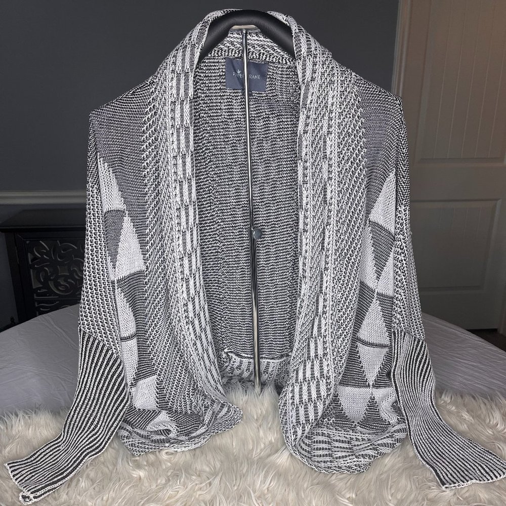 Sweater Large-X large Black and White